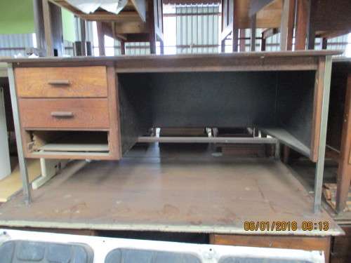 OFFICE DESK - VALUED AT R550.00