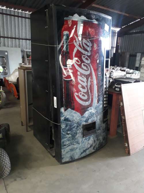 COCA COLA VENDING MACHINE R14500