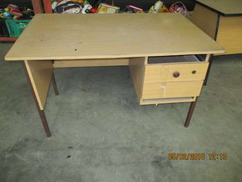 OFFICE DESK WOOOOW VALUED AT R1599