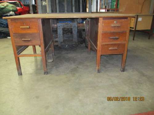 ANTIQUE DESK VALUED AT R1500
