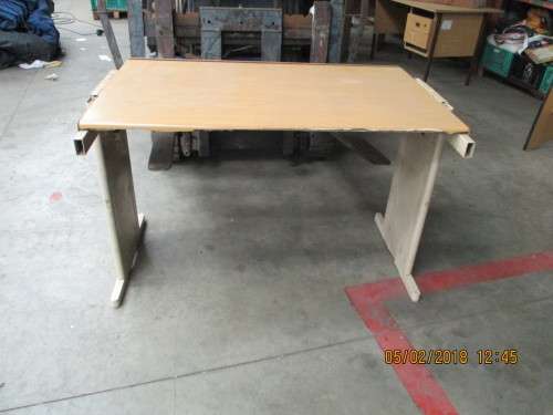 OFFICE DESK VALUED AT R1200