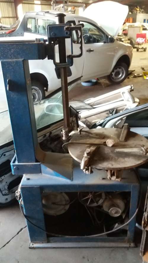 TYRE MACHINE - VALUED AT R14 000