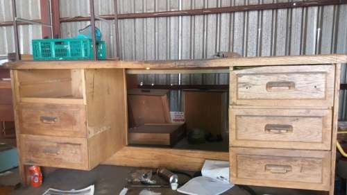 6 DRAWER DESK - VALUED AT R700