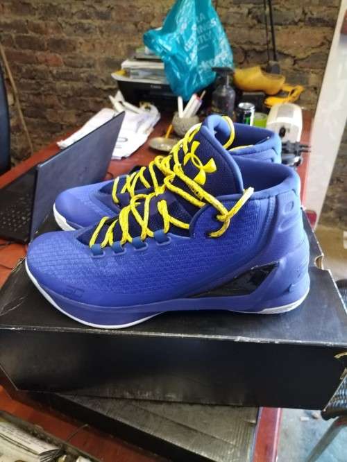 UNDER ARMOUR CURRY 3 UK9**R4500-00**