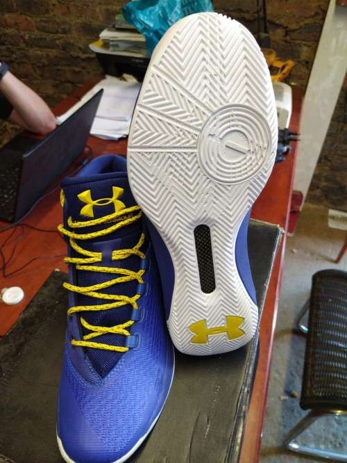 UNDER ARMOUR CURRY 3 UK9**R4500-00**