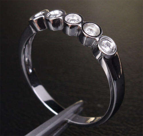 DAINTY 10KT WHITE GOLD!!!- 0.21tcw H COLOUR DIAMONDS