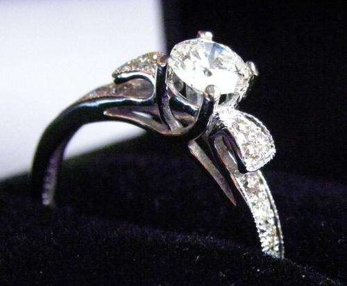 STUNNING** J COLOUR CENTER STONE**  DIAMOND RING!!!- STARTING AT R1 NO RESERVE