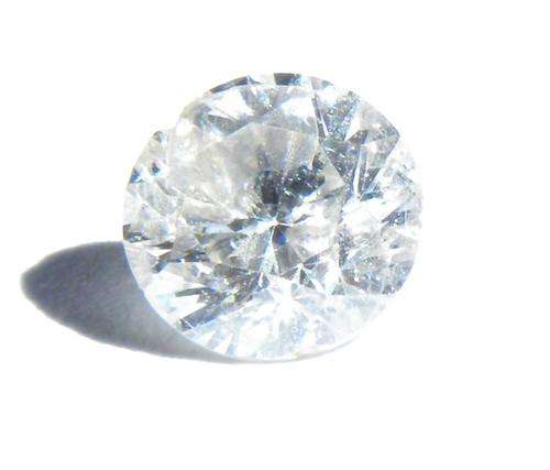 STUNNINGLY  BEAUTIFUL! !- **GISA CERTIFIED** J-COLOUR 0.55ct  WHITE DIAMOND!