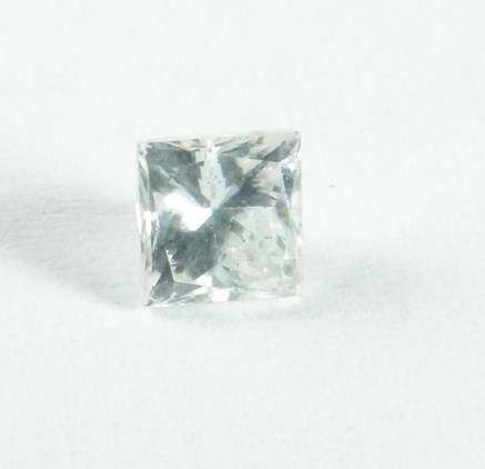 **PRETTY PRINCESS ** J COLOUR 0.42ct  DIAMOND STARTING AT R1 NO RESERVE
