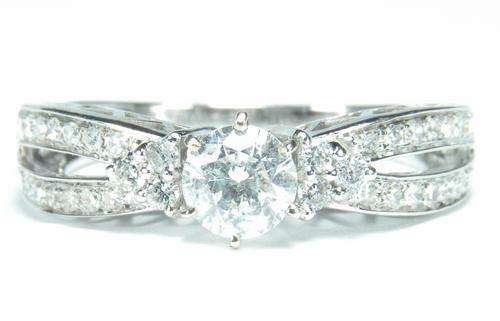 THE PERFECT XMAS GIFT ***A STUNNING GISA CERTIFIED 0.69ct DIAMOND RING!!!