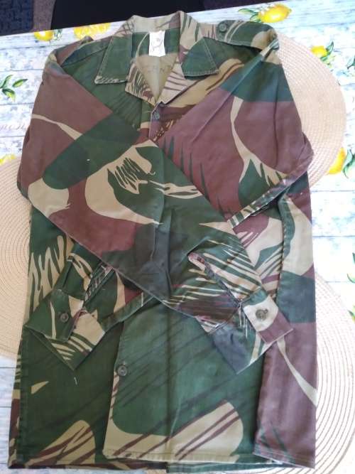 Rhodesian army camo shirt. SIZE 38cm per label.