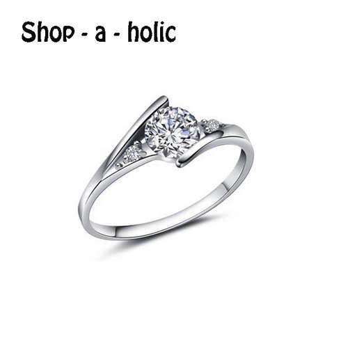 *** DAINTY CUBIC ZIRCONIA RING * Size 9 / R 1/2***
