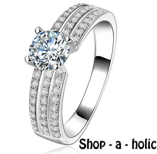 ***ROUND BIJOUX SIMULATED DIAMOND ENGAGEMENT RING * Size 8  / P ***