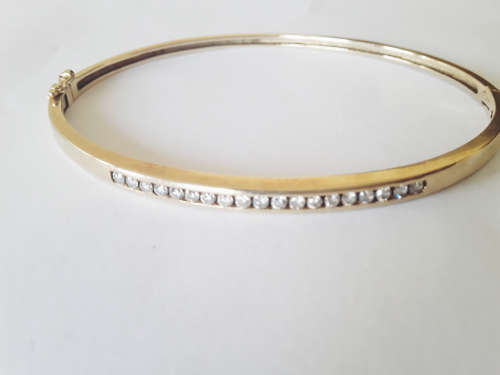 9ct yellow gold brilliant diamond bangle
