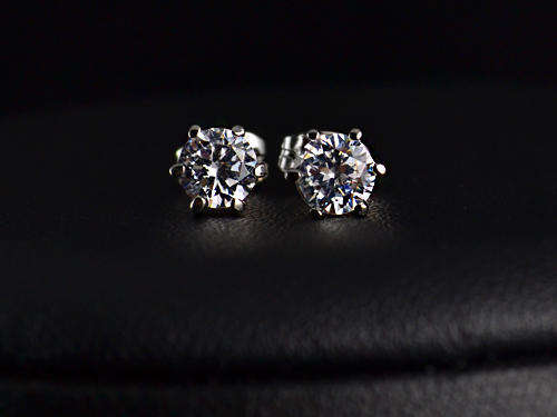 ***GORGEOUS! 18K WHITE GOLD PLATED 0.5CT CZ EARRINGS***