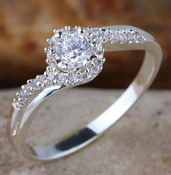 ***DELICATE 925 SILVER CZ ENGAGEMENT RING***SIZE 5