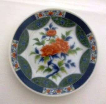 Display Plate made in Japan 11.5cm across Depicting Three Chrysanthenums