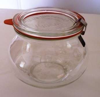 Weck Rundrand Glas 100 and Lid 9cm across 9.5cm High Bulb Shape