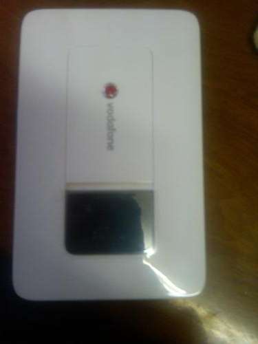 Vodafone Mobile Wi-Fi Router & Charger