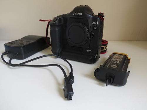 Canon EOS 1D mkii with spare battery & charger