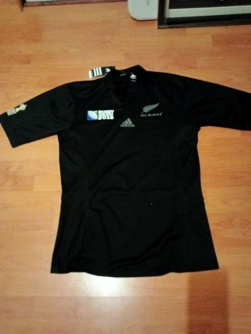 All Black 2015 rugby jersey,wit 3 titles on right sleeve