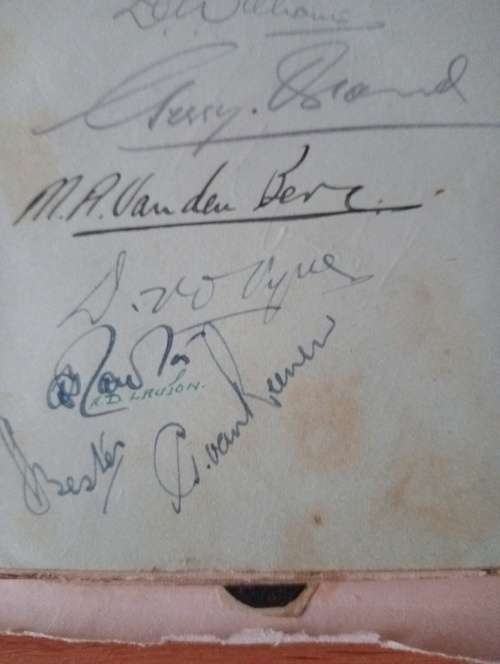 1937,9 original autographs of Springbok touring squad to New Zealand