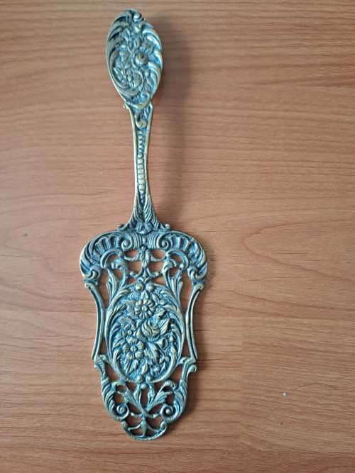 Antique Silver/Bronze Cake Lifter