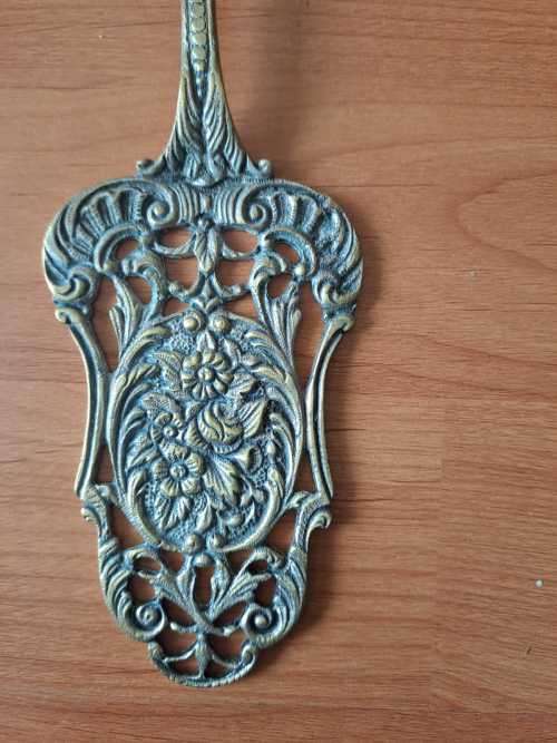Antique Silver/Bronze Cake Lifter