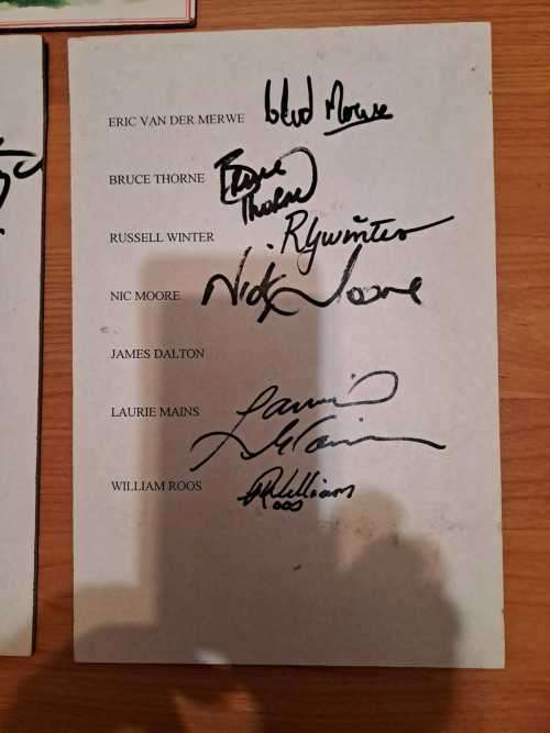 Golden Lions 1999 Team and Management with 24 signatures(koki)