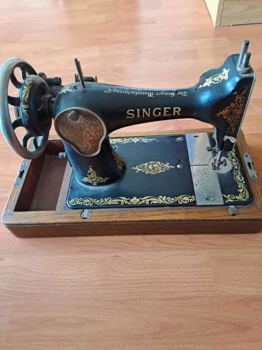 Non-electric Singer Hand operated sewing machine