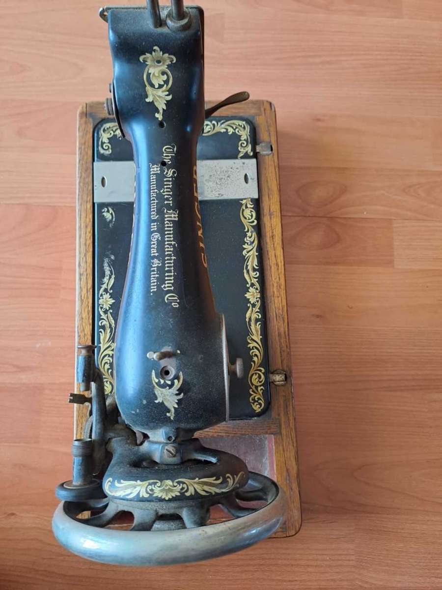 Non-electric Singer Hand operated sewing machine