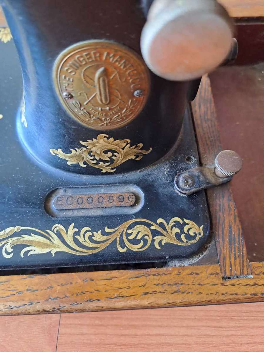 Non-electric Singer Hand operated sewing machine