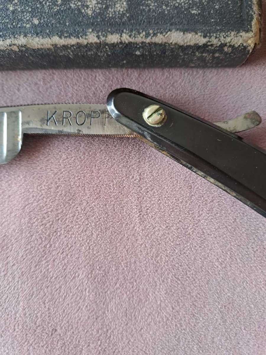 Kropp Antique cut-throat Razor with box