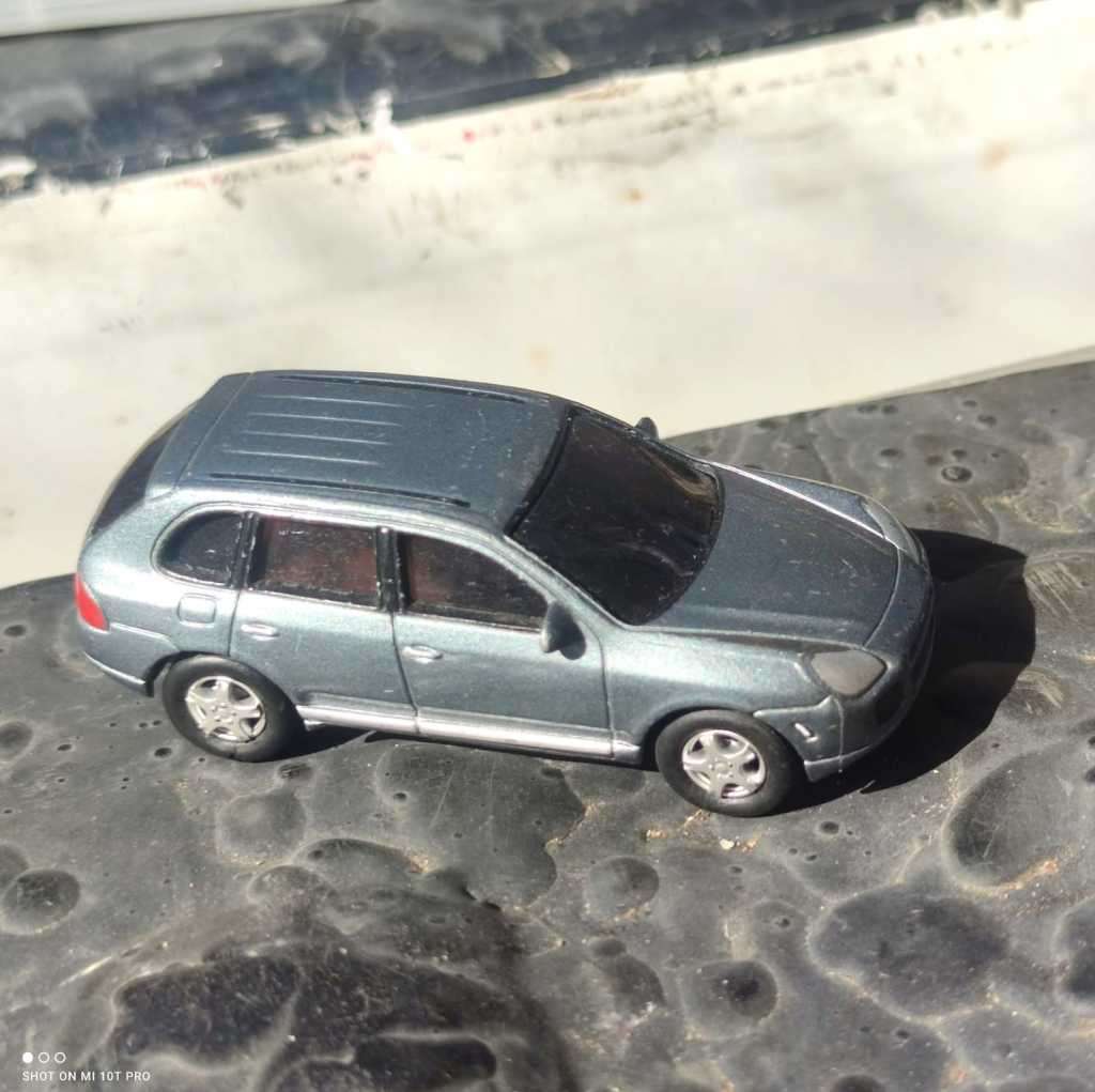 Realistic toy car miniature model - set of two