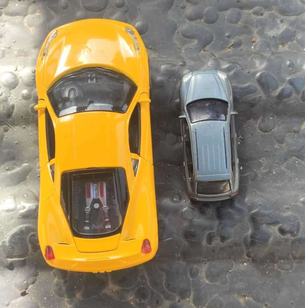 Realistic toy car miniature model - set of two
