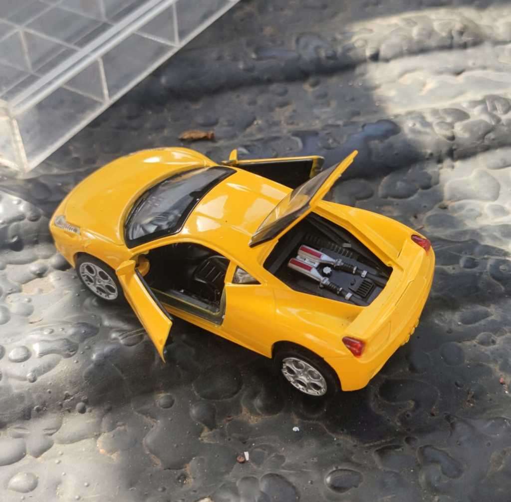 Realistic toy car miniature model - set of two