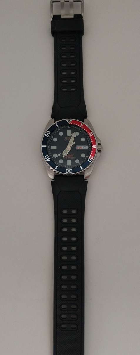 CITIZEN AUTOMATIC SUBMARINER DIVER 200M  NY2300-09L