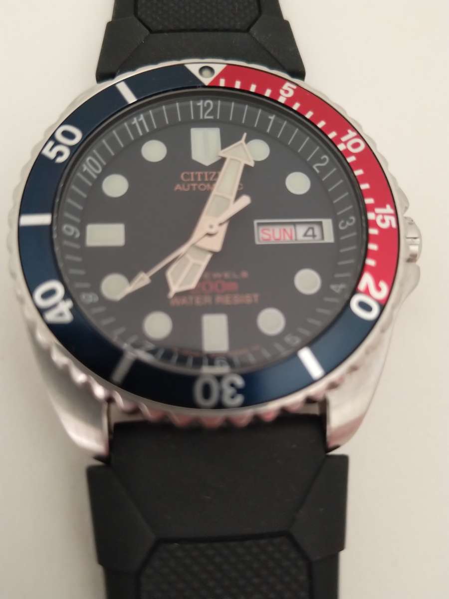 CITIZEN AUTOMATIC SUBMARINER DIVER 200M  NY2300-09L