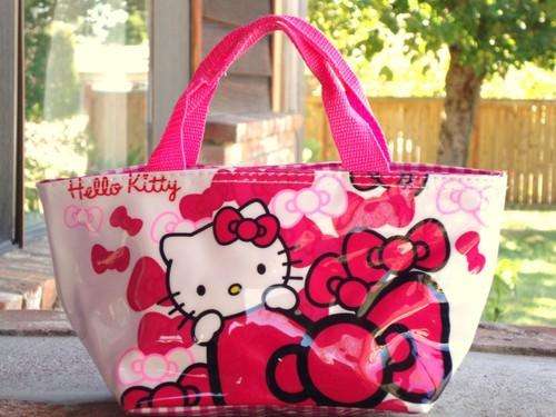 HELLO KITTY HANDBAG VERY CUTE
