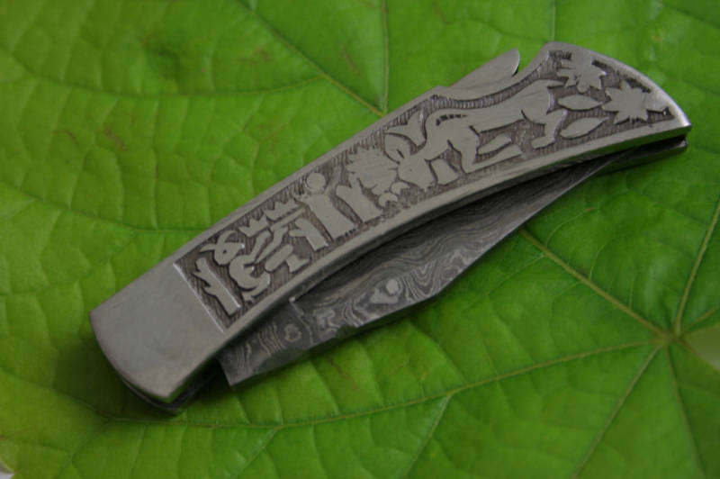 Damascus Steel Blade Pocket Knife.