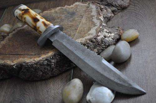 CUSTOM DAMASCUS HUNTING KNIFE
