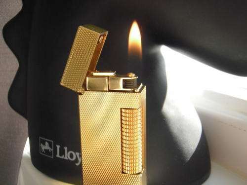 Dunhill Gold Plated Lighter Barley Pattern.