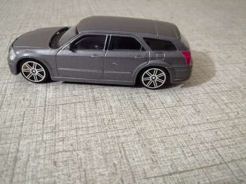 Bburago 2006 Dodge Magnum RT