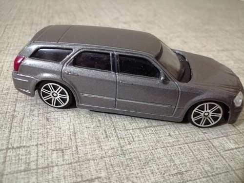 Bburago 2006 Dodge Magnum RT
