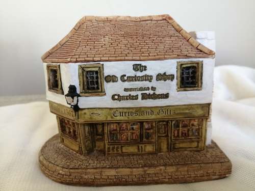 Lilliput Lane The old curiosty shop