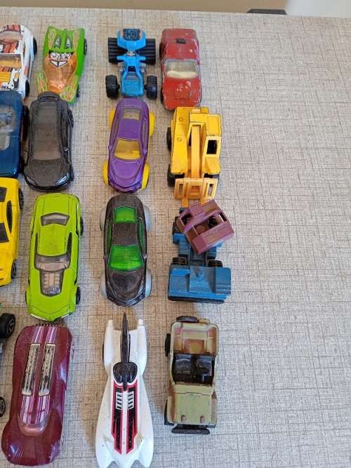 Big collection of cars, Hotwheels, Matchbox and more
