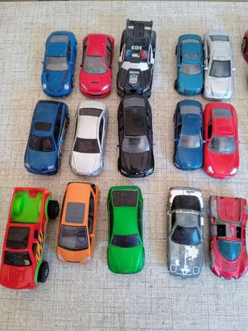 Big collection of cars, Hotwheels, Matchbox and more
