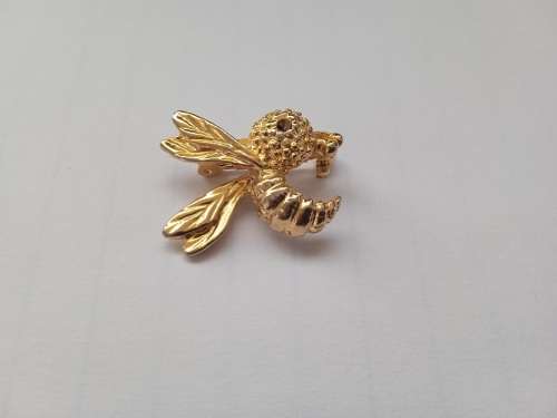 Lovely Bee brooch