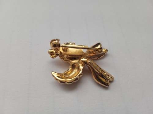 Lovely Bee brooch