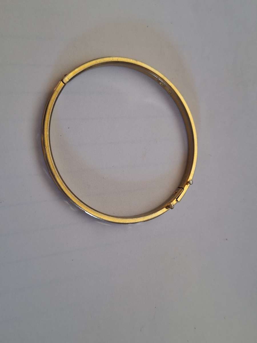 Lovely childs bracelet stamped 18 RPG